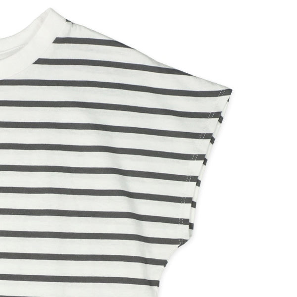 Sleeveless T-shirt