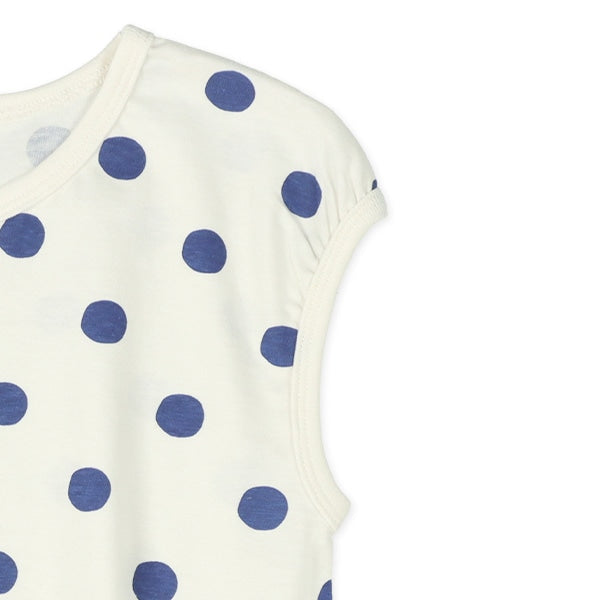 Sleeveless T-shirt