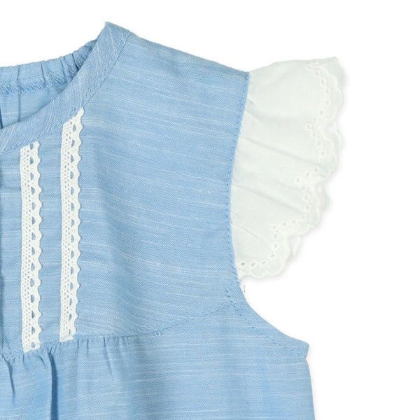 Sleeveless T-shirt