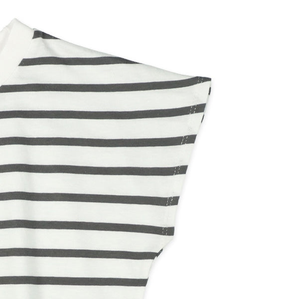 Sleeveless T-shirt