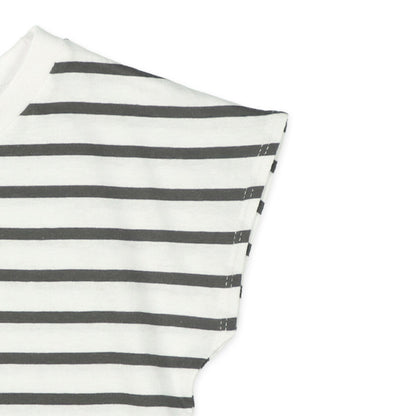 Sleeveless T-shirt