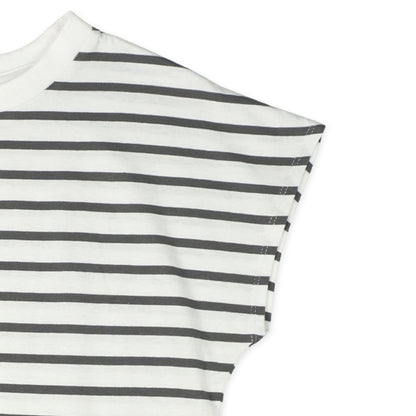 Sleeveless T-shirt